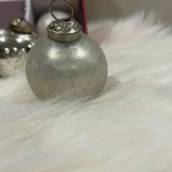 Martha Stewart ornaments set of 12 pieces, New White, Silver - Picture 5 of 6